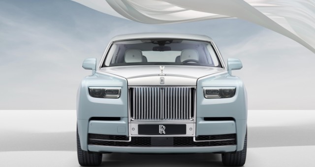 Rolls-Royce Phantom siêu hiếm xuất hiện trong bài đăng của Hoa hậu Mai Phương Thúy